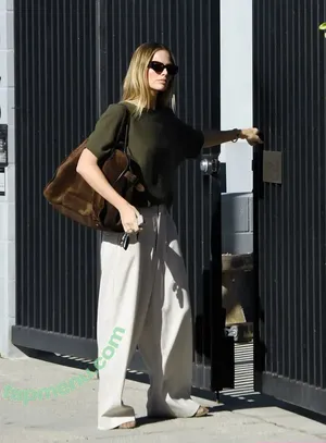 Margot Robbie / margotrobbie / margotrobbieofficial nude photo #4247