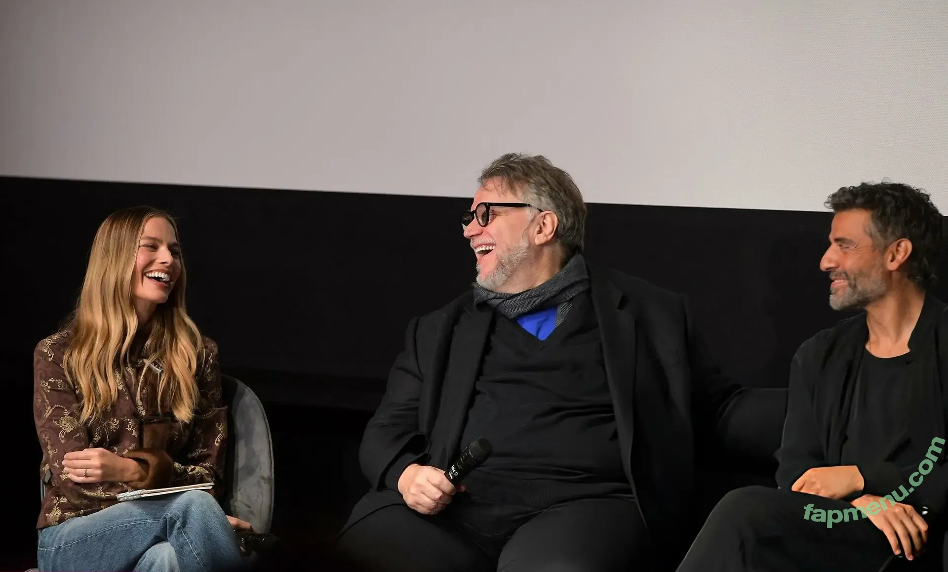 Margot Robbie nude photo #4104 (margotrobbieofficial)