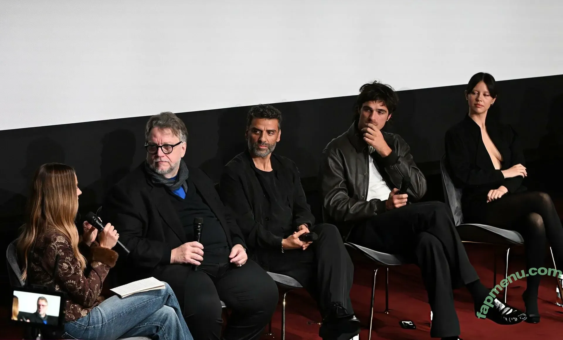 Margot Robbie nude photo #4107 (margotrobbieofficial)