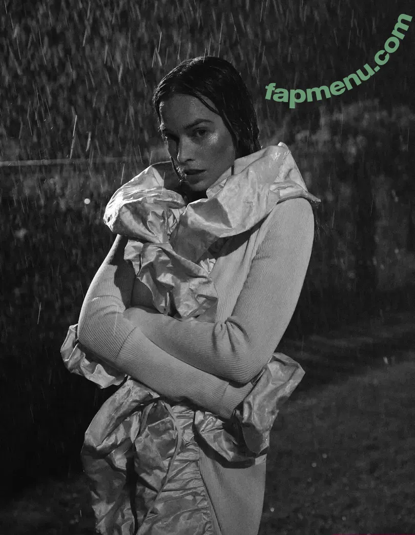 Margot Robbie nude photo #4113 (margotrobbie / margotrobbieofficial)