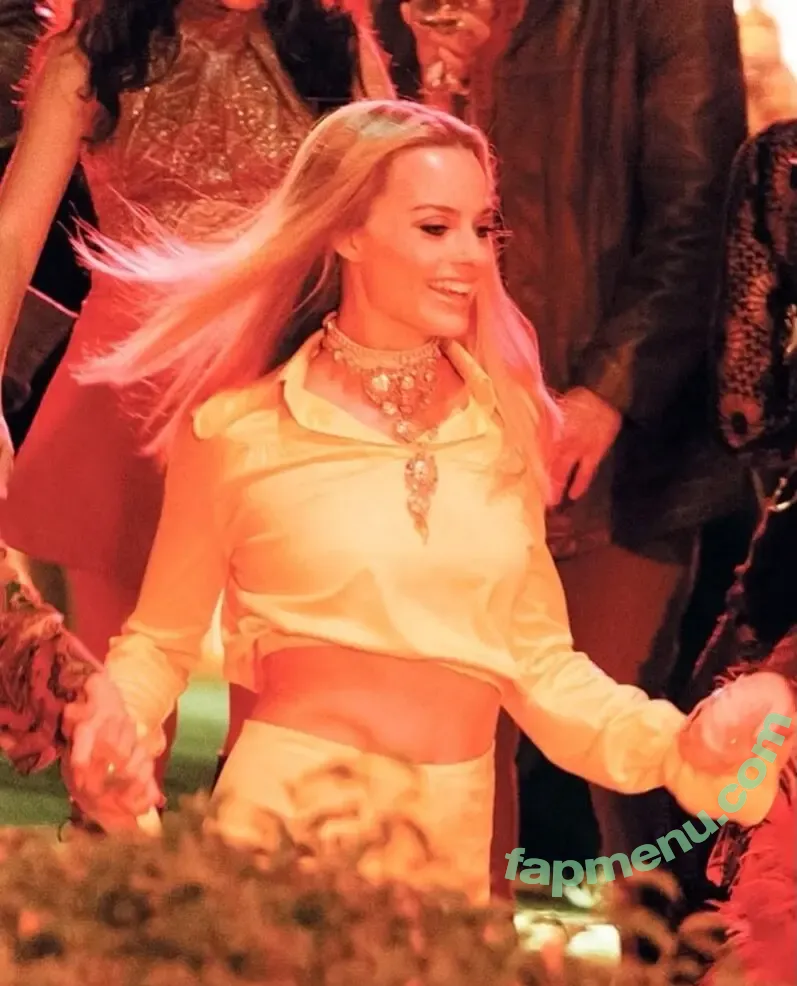 Margot Robbie nude photo #4130 (margotrobbie / margotrobbieofficial)