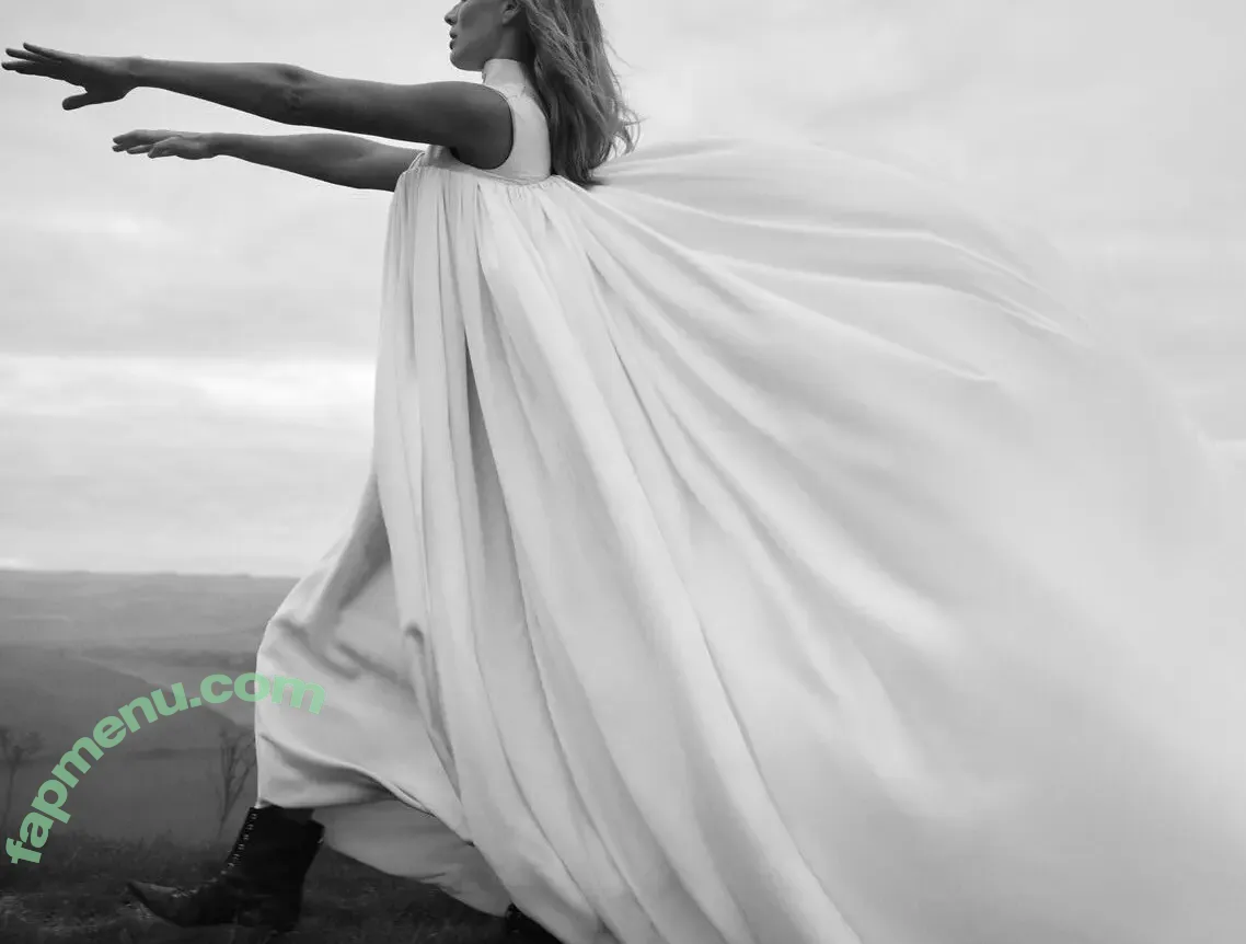 Margot Robbie nude photo #4136 (margotrobbie / margotrobbieofficial)