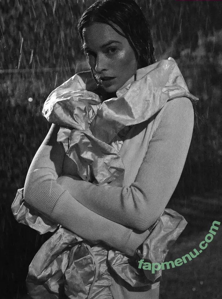 Margot Robbie nude photo #4137 (margotrobbie / margotrobbieofficial)