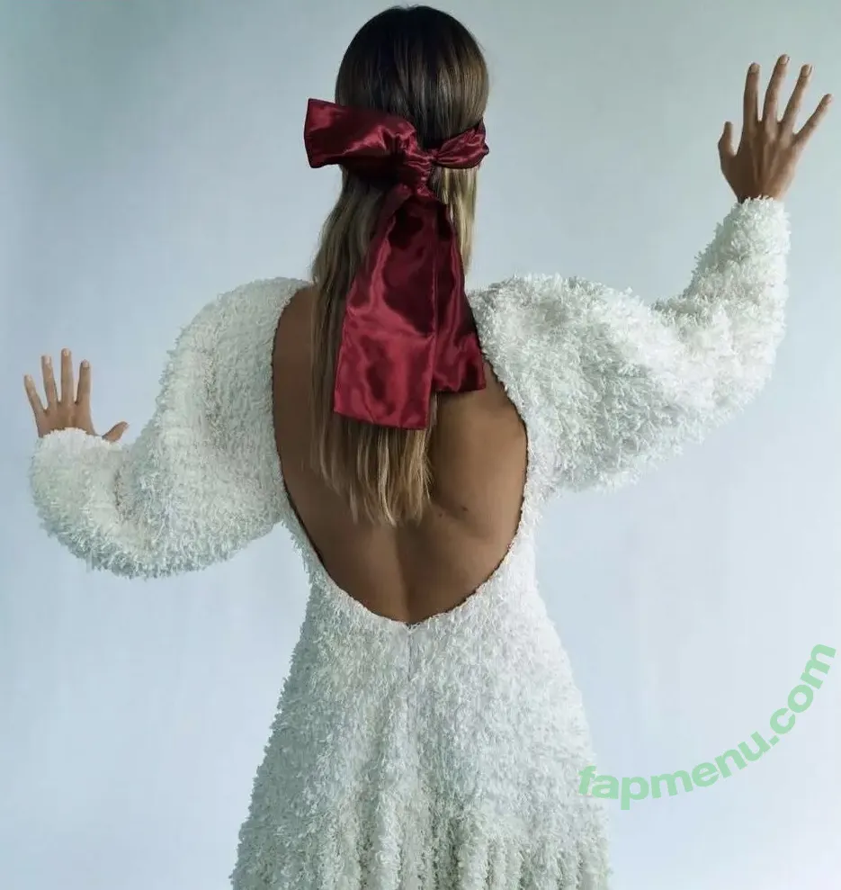 Margot Robbie nude photo #4139 (margotrobbie / margotrobbieofficial)