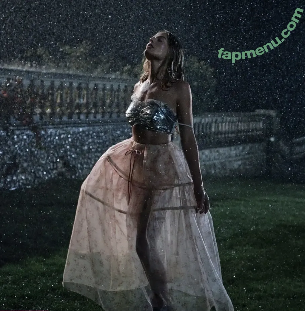 Margot Robbie nude photo #4143 (margotrobbie / margotrobbieofficial)