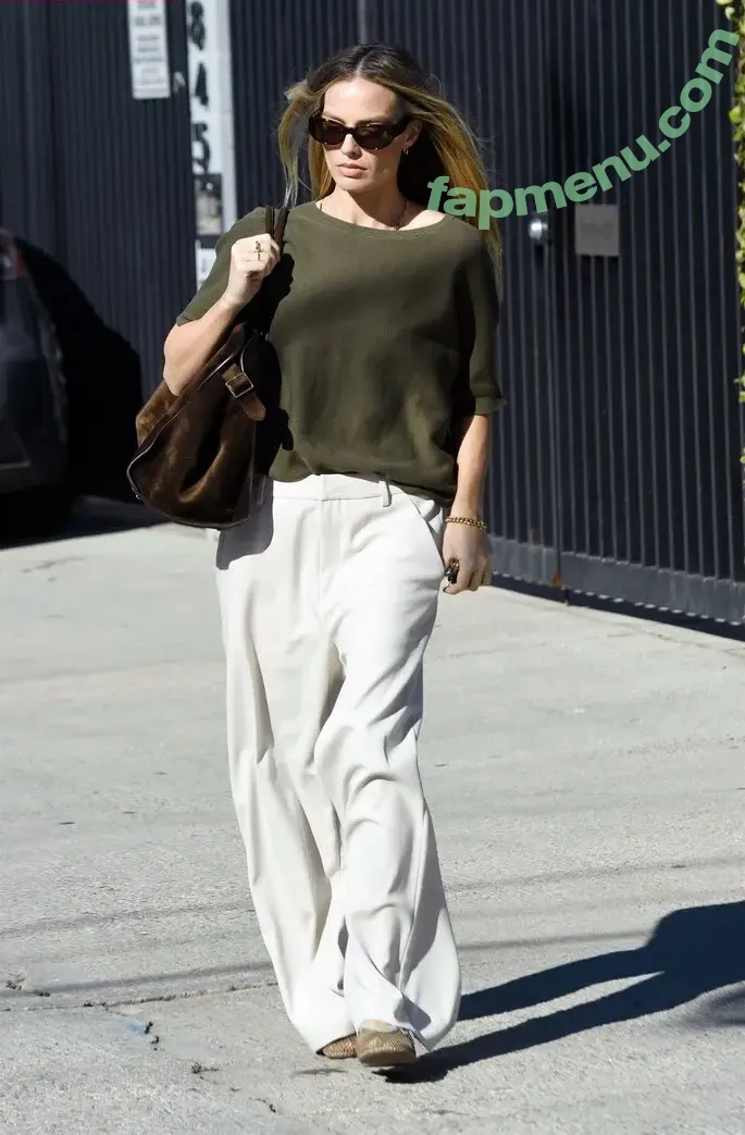 Margot Robbie nude photo #4237 (margotrobbie / margotrobbieofficial)