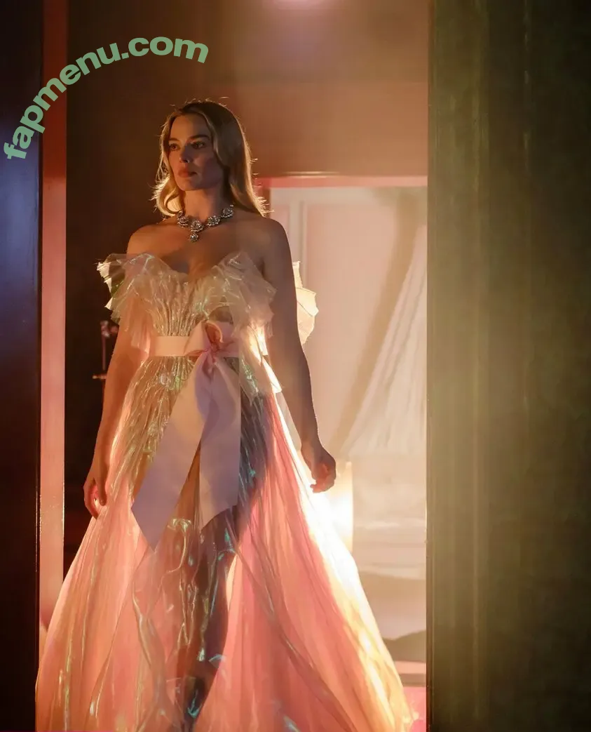 Margot Robbie nude photo #4264 (margotrobbie / margotrobbieofficial)