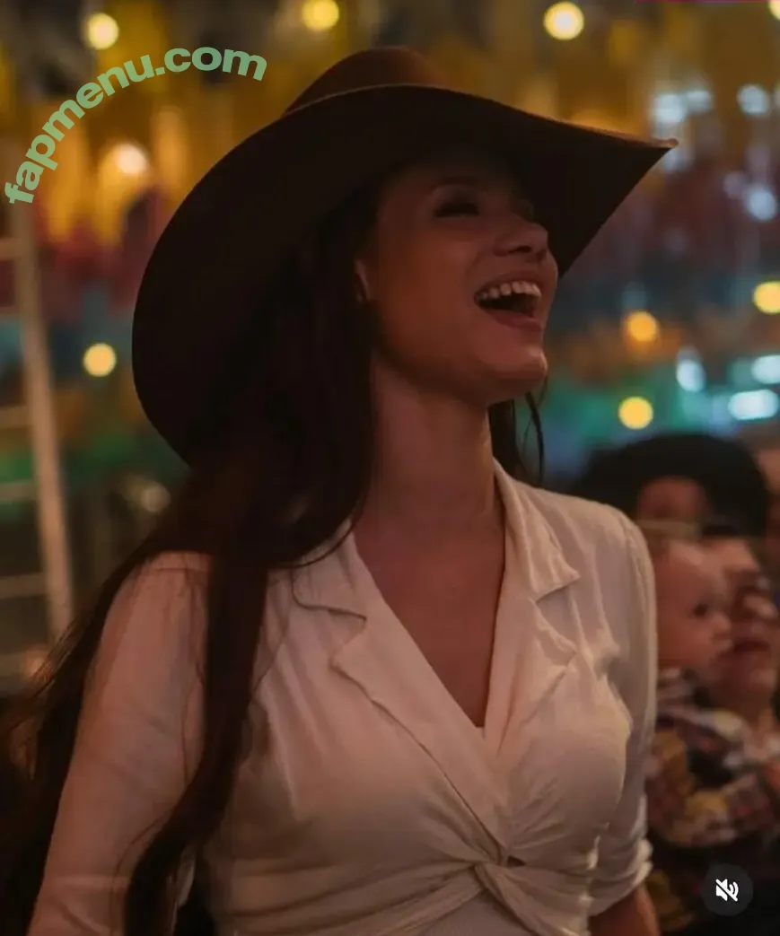 Maria Carolina nude photo #0024 (Maria_empinadinha / carolinadebourbon)