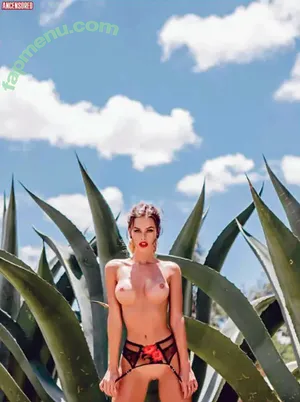  nude photo #0003