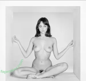 Maria Demina / _mr_dmn_ / ohwhatawoman nude photo #0405