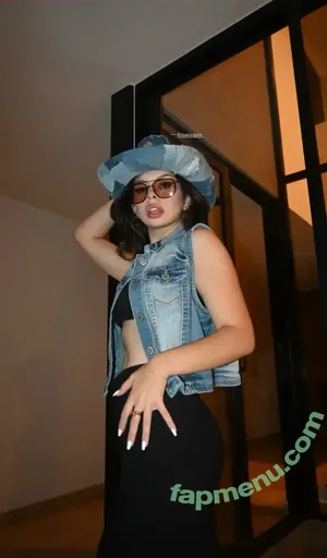 Maria Laura Trotta / mlauratp nude photo #0025