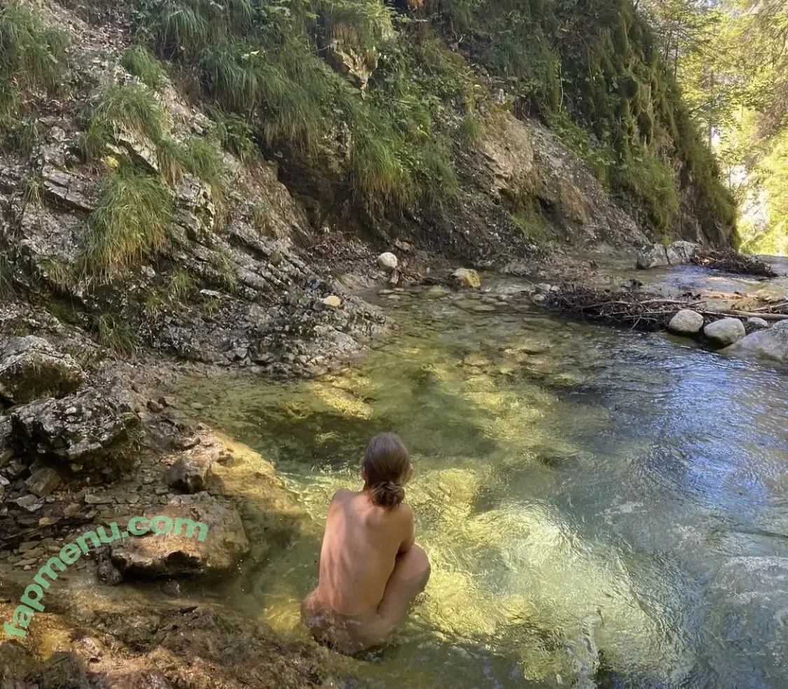 Maria.Ludovicaa nude photo #0024 (Maria.Ludovicaa)