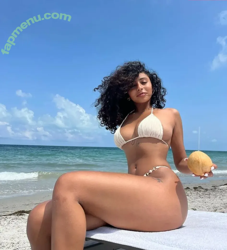 Mariahellie nude photo #0027 (mariah / mariahellienma / mariam)