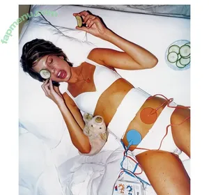 Mariana Weickert / mariweickert nude photo #0001