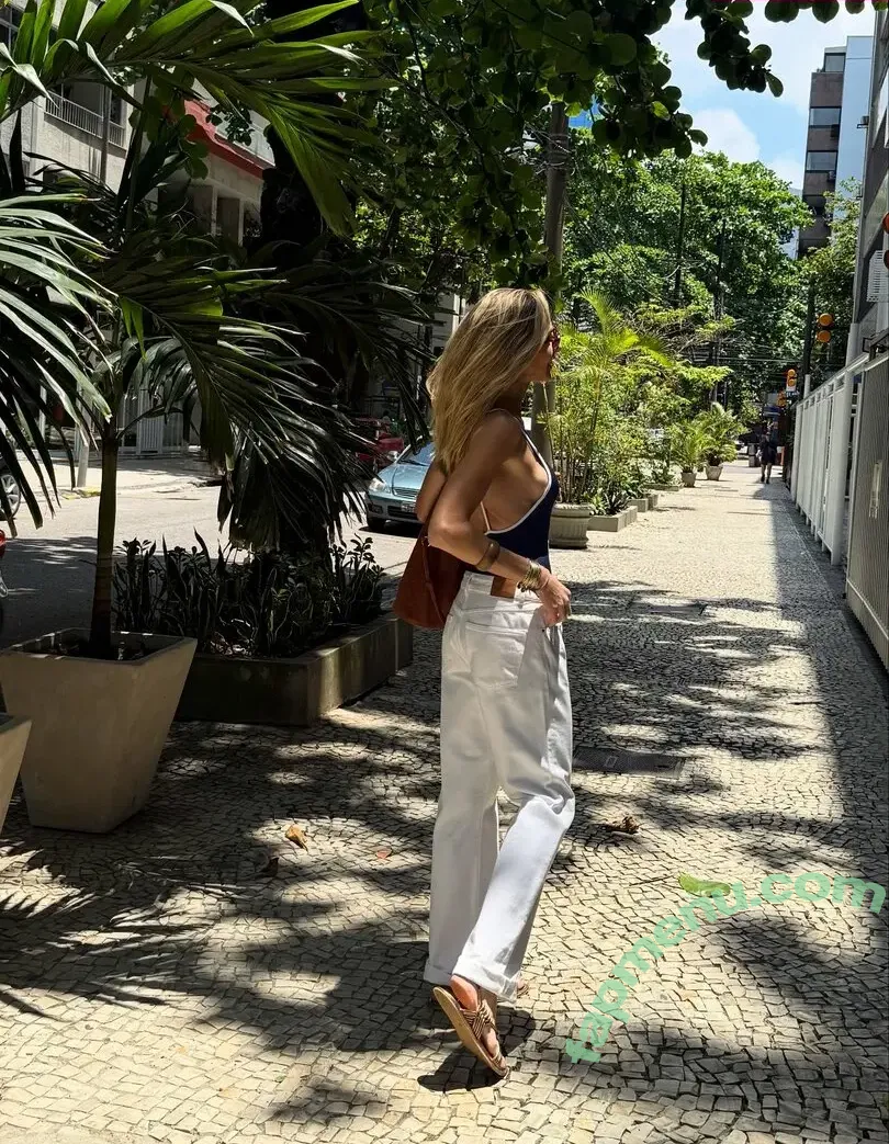 Mariana Weickert nude photo #0026 (mariweickert)