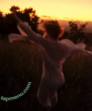 Mariana Ximenes / marixioficial nude photo #0241