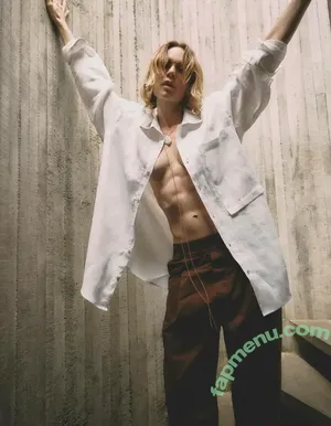 Mariana Ximenes / marixioficial nude photo #0265