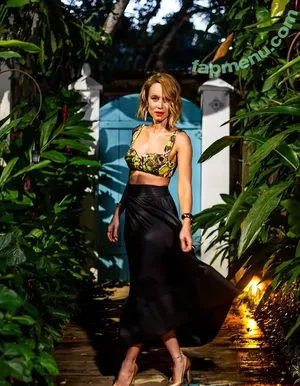 Mariana Ximenes / marixioficial nude photo #0275