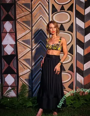 Mariana Ximenes / marixioficial nude photo #0277