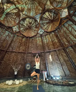 Mariana Ximenes / marixioficial nude photo #0284