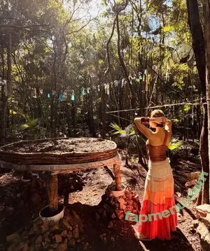 Mariana Ximenes / marixioficial nude photo #0287