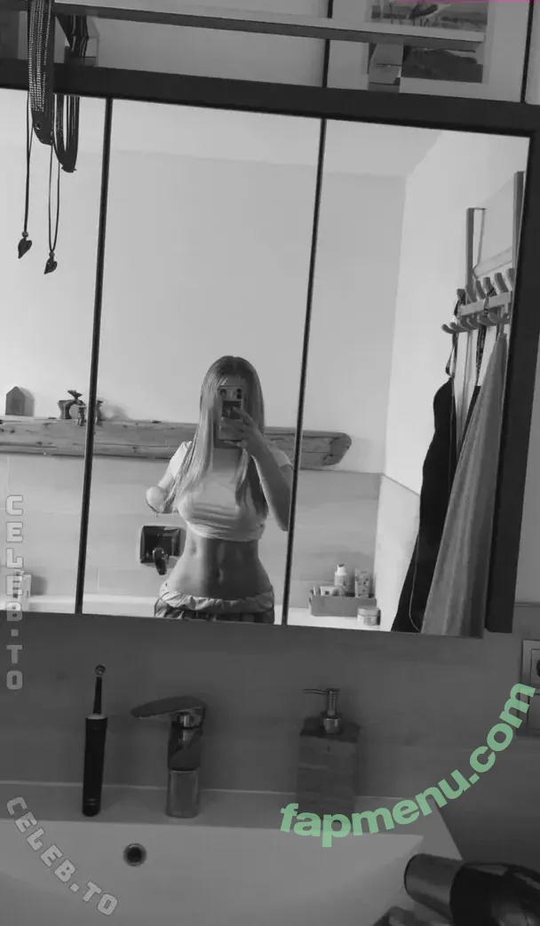 _marie.lbs nude photo #0039 (_marie.lbs07 / marietemara)