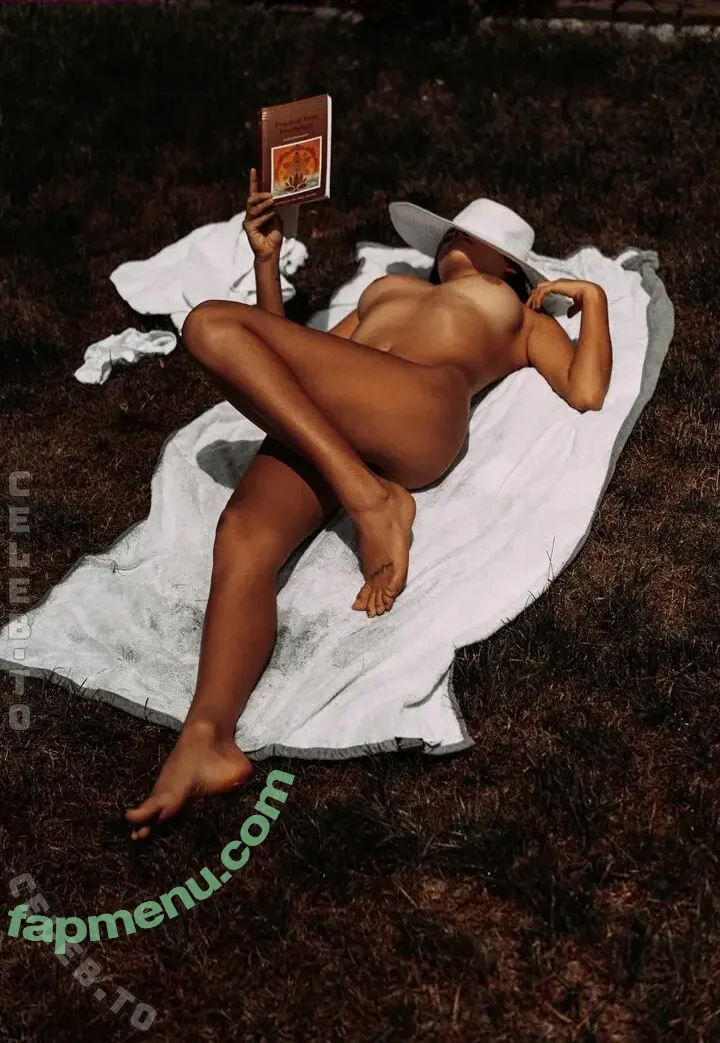 Marie Zoé nude photo #0035 (marieizoe / monamarie)