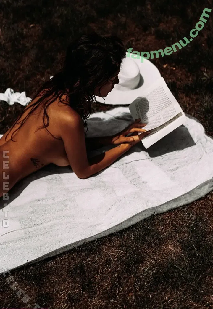 Marie Zoé nude photo #0036 (marieizoe / monamarie)