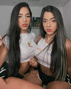 Mariely E Mirella Santos / eumarielysantos / gêmeas lacração nude photo #0016