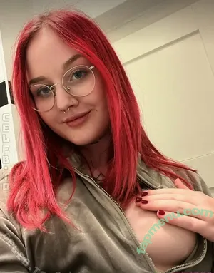 marieofficial666 / marie.bhmr1 / marie_official666 / mariebhmr / rotemarie666 nude photo #0057