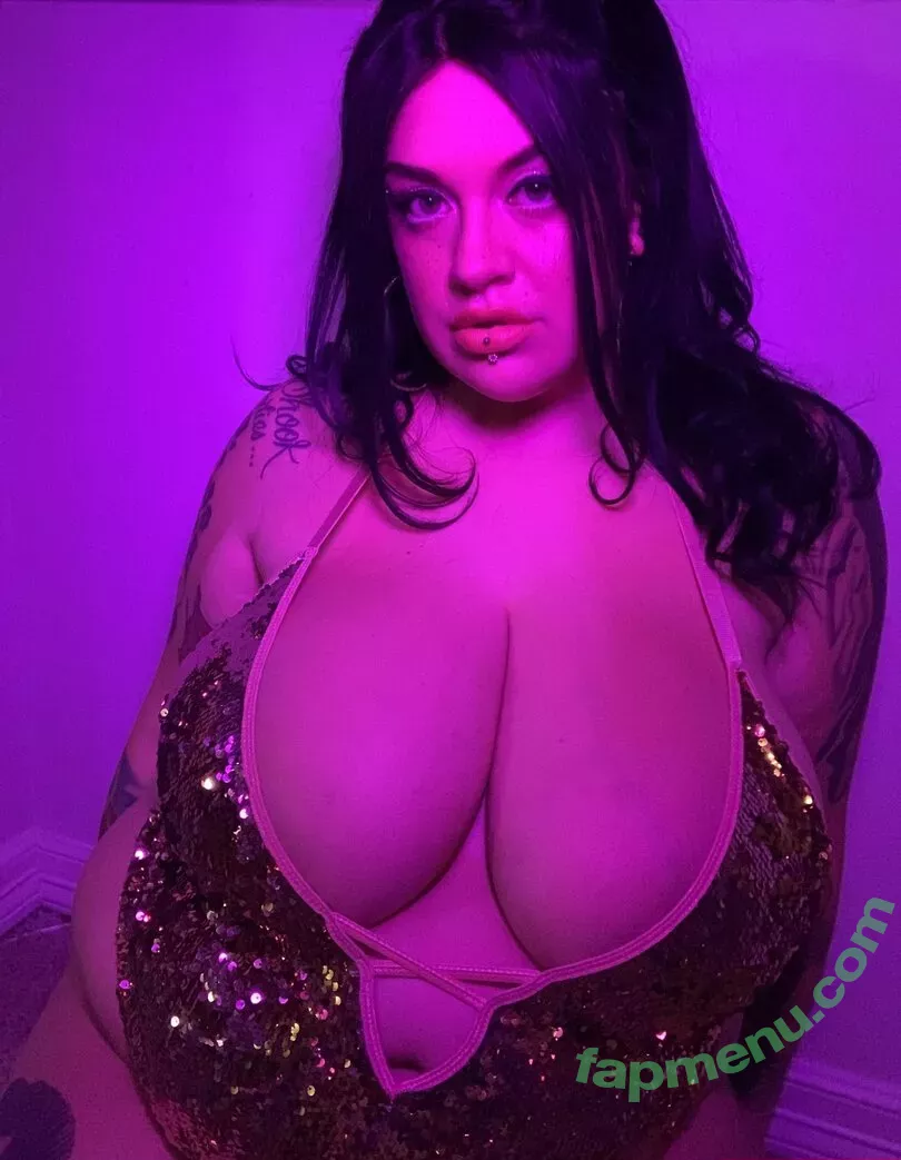 marilynmayson nude photo #0021 (killthemwithfineness)