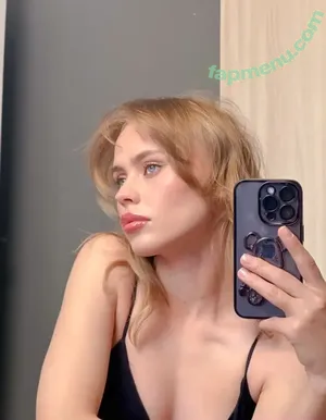 MariMoore / marimoore.inst nude photo #0022