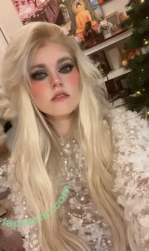 Marina Joyce / marinamewmeow nude photo #0013