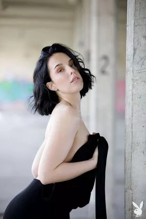 Marisa Ehret / posts / theothermidwife nude photo #0042