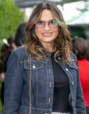 Mariska Hargitay / therealmariskahargitay nude photo #0141