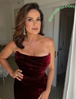 Mariska Hargitay / therealmariskahargitay nude photo #0151