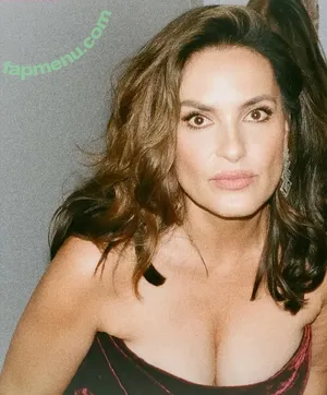 Mariska Hargitay / therealmariskahargitay nude photo #0160