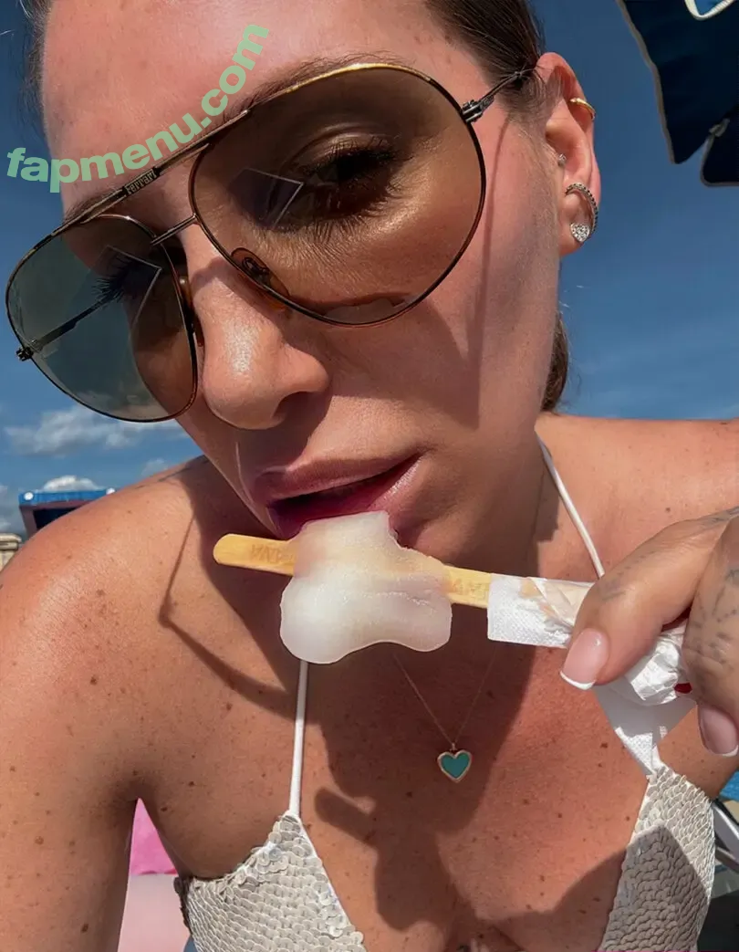 martinaferrari nude photo #0018 (martinaferrari)