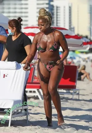 Mary J. Blige / therealmaryjblige nude photo #0028