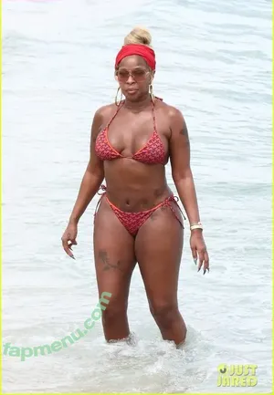 Mary J. Blige / therealmaryjblige nude photo #0041