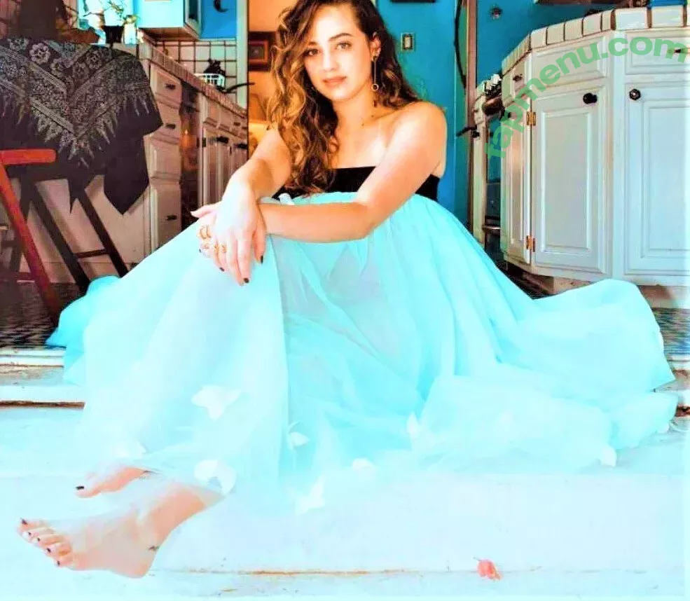 Mary Mouser OnlyFans Leak: Nude photo #