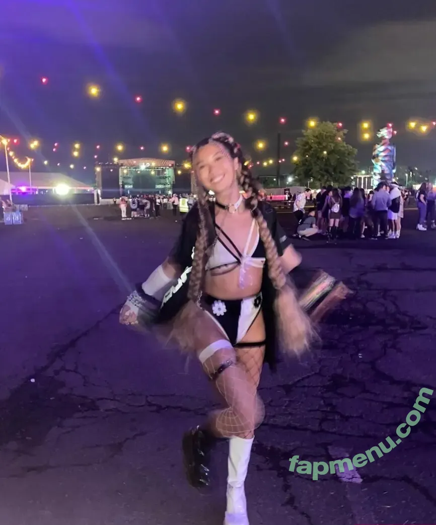 Mary Ye nude photo #0014 (wobbly.mary)