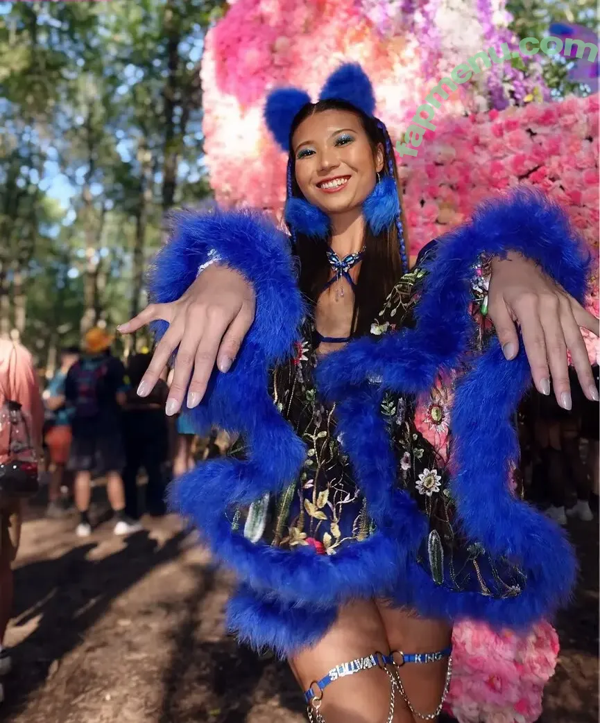 Mary Ye nude photo #0024 (wobbly.mary)