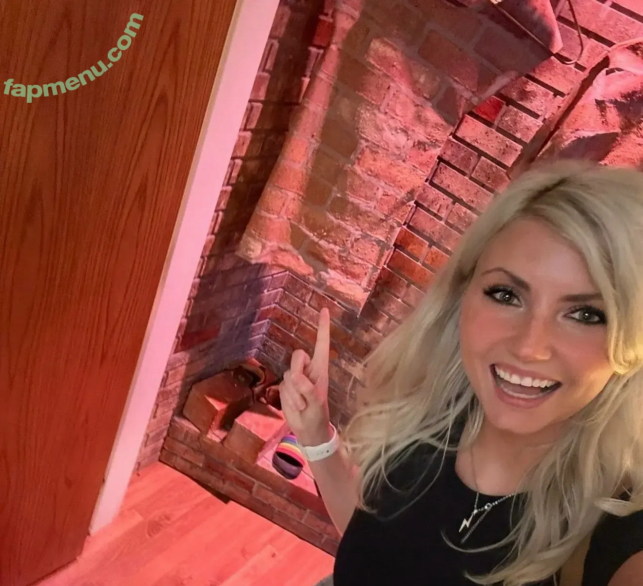 Marytilestexas nude photo #0011 (marytilestx)