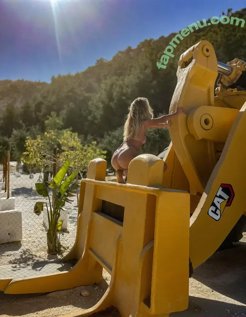 marywayne nude photo #0046 (marywayne1)