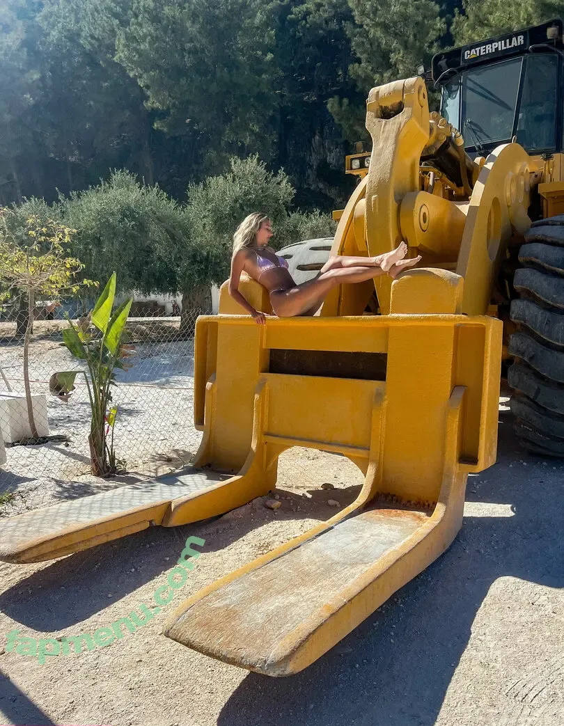 marywayne nude photo #0050 (marywayne1)