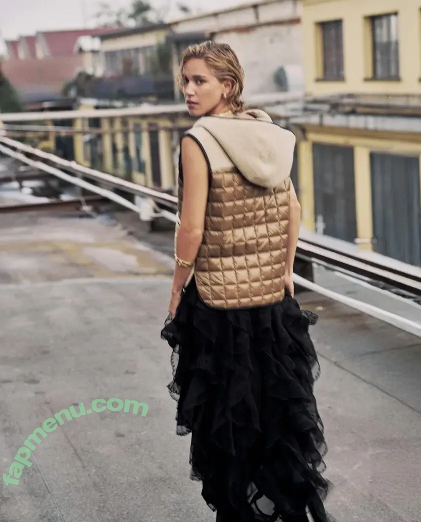 Matilda Lutz nude photo #0098 (matildalutz)