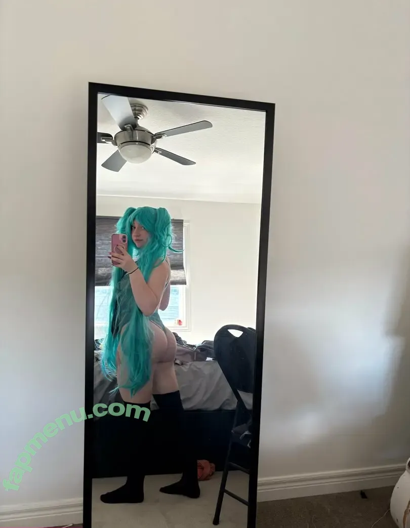 mattiegarf nude photo #0012 (mattiegraves_)
