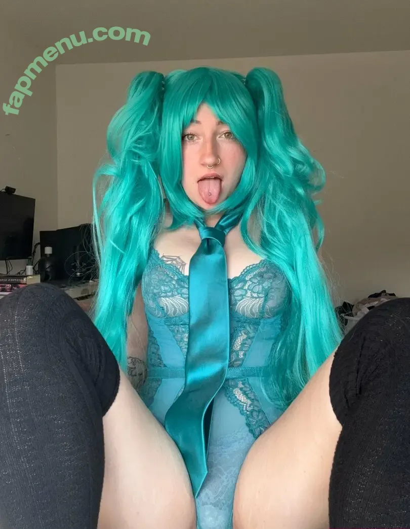 mattiegarf nude photo #0015 (mattiegraves_)