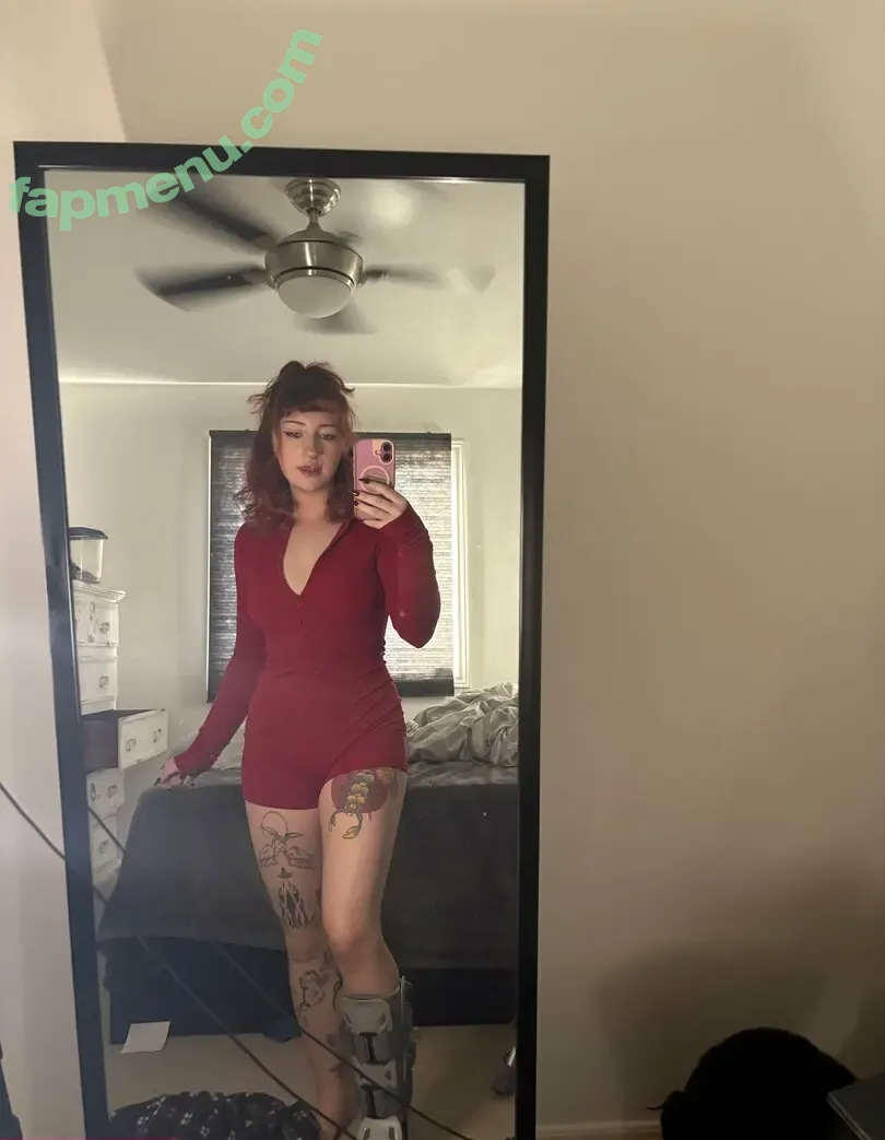 mattiegarf nude photo #0032 (mattiegraves_)